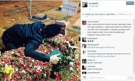 Jelang 40 Hari, Sahabat dan Keluarga Ziarah ke Makam Olga