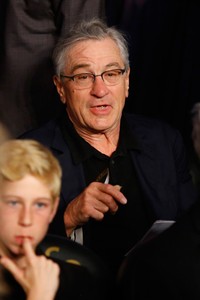 Aktor Robert De Niro tampak terhibur. Ethan Miller/Getty Images/detikFoto.