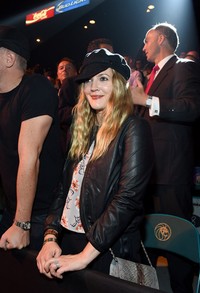 Si cantik Charlie's Angels Drew Barrymore tebar senyum manis di depan kamera. Ethan Miller/Getty Images/detikFoto.