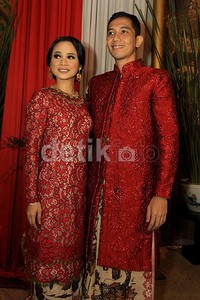 Meski bukan keturunan Betawi, Andien dan Ippe sengaja memakai adat Betawi Peranakan. Pool/Akew/detikFoto.