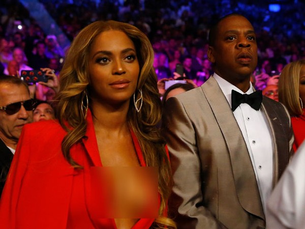 Beyonce Pamer Belahan Dada di Pertandingan Tinju