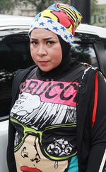 Nyentrik Berhijab ala Melly Goeslaw, Yay or Nay?