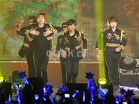 Lagu-lagu dari album ketujuh 'MAMACITA' juga dibawakan seperti, 'Mamacita', 'This Is Love', 'Evanesce', dan 'Too Many Beautiful Girls'. Pool/Noel/detikFoto.