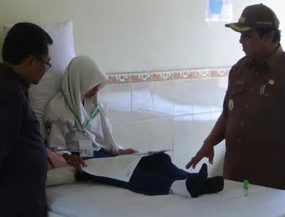 Siswi MTs di Sumenep Terpaksa UN Meski Badan Panas dan Muntah
