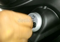 Auto Immobilizer bahkan membuat kunci asli sekalipun tidak bisa digunakan untuk menyalakan mesin motor sebelum menekan tombol unlock pada perangkat Autosafe. Dengan Auto Alarm, maka alarm akan berbunyi secara otomatis jika kunci motor dibuka secara paksa dalam posisi sistem pengaman aktif (ON).