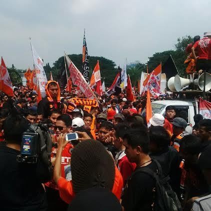 The Jak Mania Mulai Tinggalkan Kawasan Depan Istana, Lalin Mulai Normal