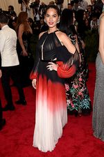 Bertabur Bintang di Red Carpet Met Gala 2015 (2)