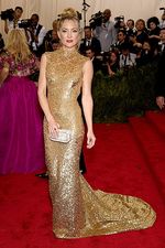 Bertabur Bintang di Red Carpet Met Gala 2015 (1)