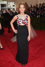 Bertabur Bintang di Red Carpet Met Gala 2015 (3)