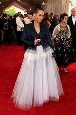 Bertabur Bintang di Red Carpet Met Gala 2015 (1)