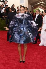 Bertabur Bintang di Red Carpet Met Gala 2015 (2)