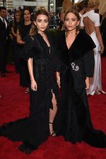 Bertabur Bintang di Red Carpet Met Gala 2015 (2)