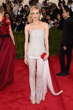 Bertabur Bintang di Red Carpet Met Gala 2015 (2)
