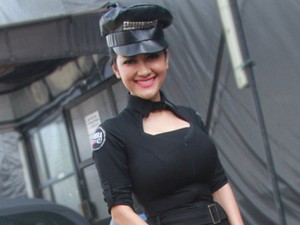Julia Perez, Super Woman yang Masih Mencari Super Man