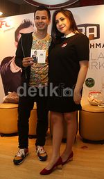 Momen William-Kate Sambut Anak Kedua, Belinda Bergaun Transparan