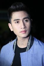Cinta Laura dan Verrell Bramasta Serasi Serba Biru