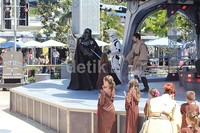 Kemudian satu per satu para Jedi muda itu dipersilakan untuk menghadapi Darth Vader. May the Force be with you, kata Master Jedi kepada muridnya.