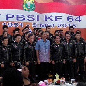 Di Ultah PBSI, Gita Wirjawan Lepas Tim Sudirman ke Dongguan