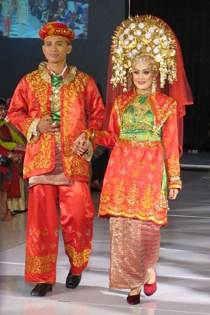 Foto: Warna-warni 16 Busana Pengantin dari Sumatera Barat (Bag. 1