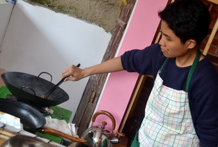 Frisca, Wanita Tunarungu Pelayan Kafe Finger Talk yang Jago Masak