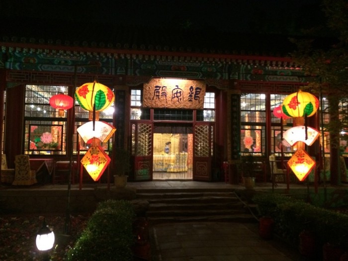 Hebohnya Makan Malam Ala Kaisar Tiongkok di Beijing