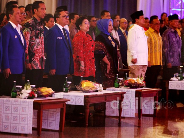 Jokowi, Petinggi KIH dan KMP Hadiri Rakernas PAN