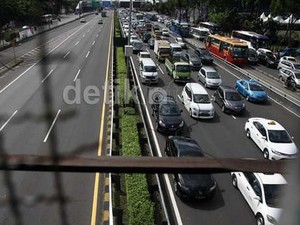 6 Tips Aman dan Nyaman Saat Berkendara di Kemacetan