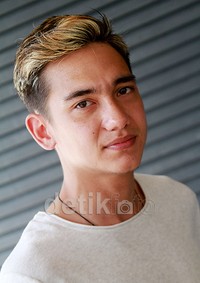 Bagaimana menurut Anda rambut pirang Adipati kini? Pool/Gus Mun/detikFoto.