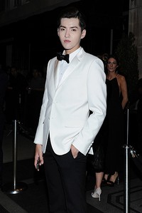 Eksis di after party Met Gala 2015, bedak di wajah Wu Yifan terlihat sangat tebal. Andrew Toth/Getty Images for Michael Kors/detikFoto.