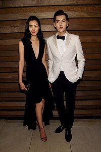 Wu Yifan bersama model Victoria's Secret, Liu Wen. Larry Busacca/Getty Images for Michael Kors/detikFoto.