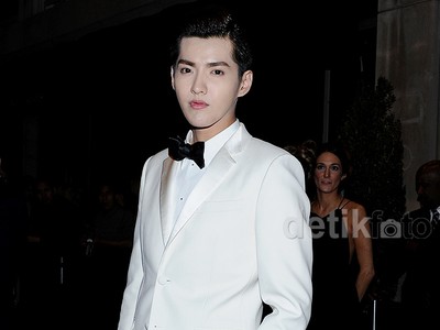 Bedak Tebal Kris eks EXO di After Party Met Gala 2015