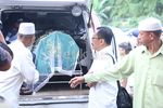 Jenazah Pepeng Dimakamkan