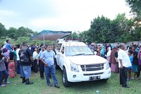 Kedatangan iring-iringan jenazah pun sempat membuat heboh sekitar pemakaman.