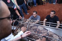 Iringan doa menyambut jenazah sang komedian.
