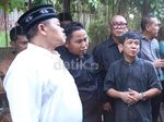 Jenazah Pepeng Dimakamkan