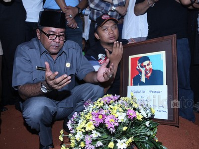 Jenazah Pepeng Dimakamkan