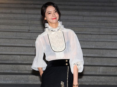 Berbaju Putih Menerawang, Yoona SNSD Pamer Bra