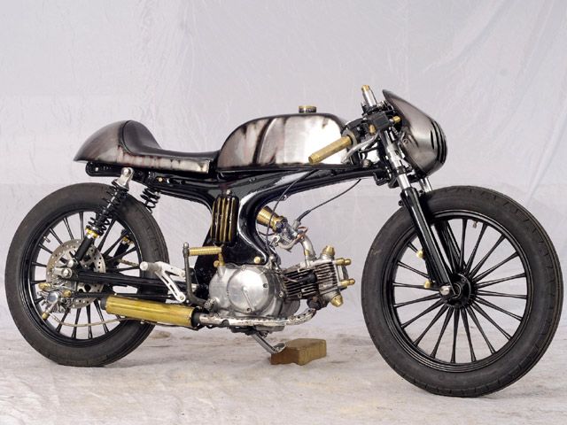 Honda Tua Bergaya Cafe Race ala Cewek