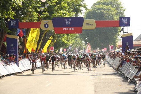 Pebalap Hong Kong Menangi Etape Pertama