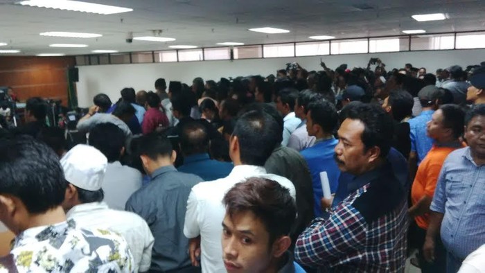 Surat Dakwaan Fuad Amin Sebanyak 203 Halaman