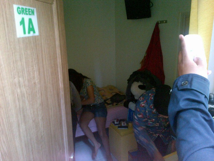 4 Pasangan Tidak Resmi Tertangkap di Kos Mewah, Ada yang Tidak Berpakaian