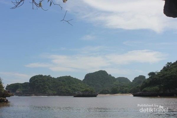 Pantai Gatra Pesona Baru Dari Malang Selatan