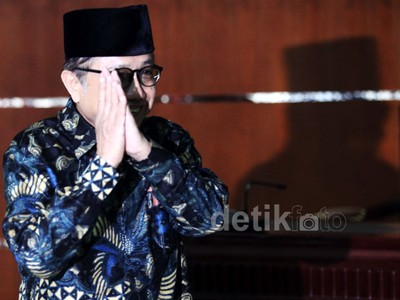 Waryono Karno Didakwa Memperkaya Diri Sendiri