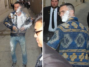 Duh! Adam Levine Tiba-tiba Diserang dengan Gula Halus oleh Orang Iseng