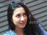 Manisnya Farah Ali Khan, Adik Miller Khan