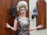 Tidak main-main, Roro sampai menghabiskan Rp 6 miliar hanya untuk properti video klip.