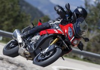 Torsi yang disajikan model moge BMW terbaru ini juga dikklaim bakal memiliki respons yang ideal, untuk berkendara pelan atau kencang. Dan torsi yang disajikan juga bakal bisa memenuhi kebutuhan pengendara meski boncengan. Pool/dok. BMW.