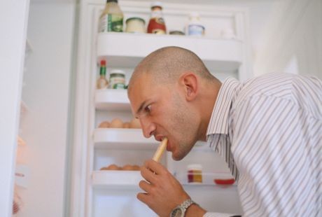 Keinginan untuk Ngemil di Malam Hari Sering Menggebu-gebu? Ini Penyebabnya