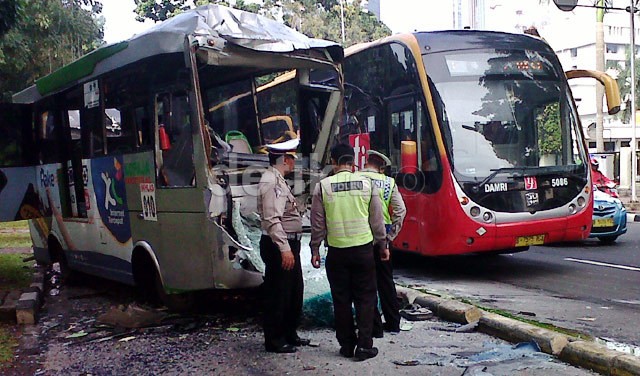 Kenyamanan Hilang, Kursi Dilucuti Agar Penumpang Berdiri Lebih Banyak