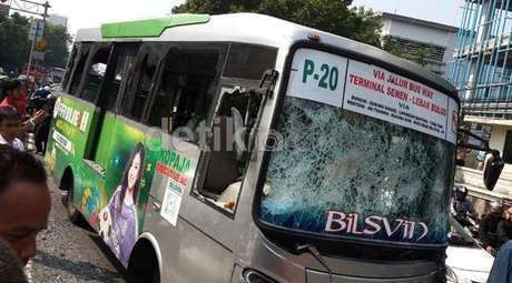 Ahok Ancam Cabut Trayek Sopir Kopaja AC Ugal-ugalan